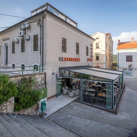Hotel Park Drniš מראה חיצוני תמונה