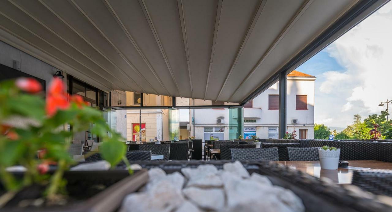 Hotel Park Drniš מראה חיצוני תמונה